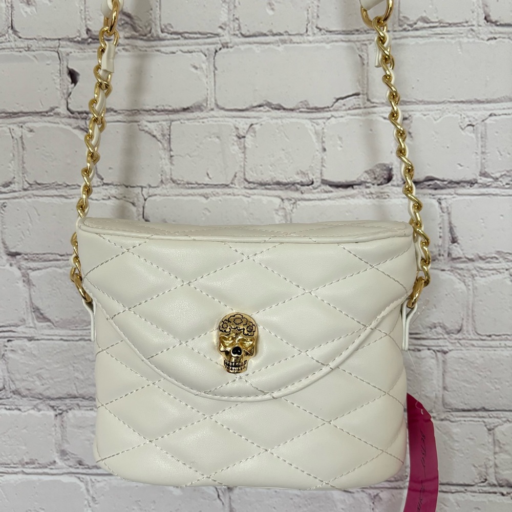 BETSEY JOHNSON XOViola Skull Closure Quilted White Crossbody Bag--NWT